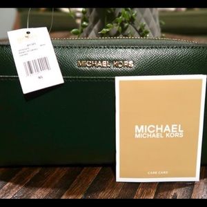 Michael Kors Jet setter wallet